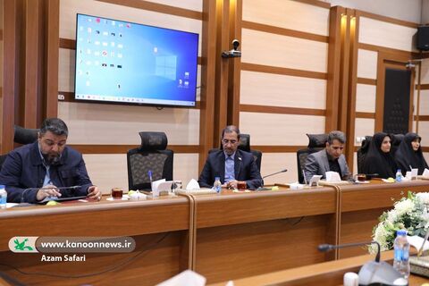 نشست مدیرعامل و مسئولان کانون با مسئولان دفتر دفتر حفظ و نشر آثار رهبر شهید