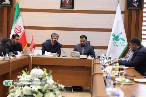 نشست مدیرعامل و مسئولان کانون با مسئولان دفتر دفتر حفظ و نشر آثار رهبر شهید