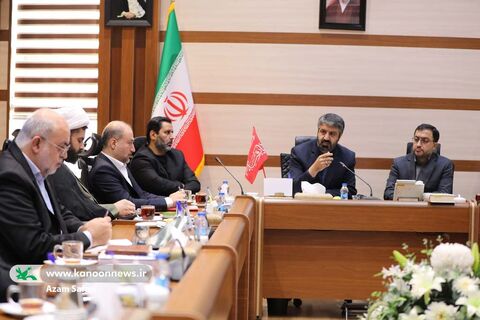 نشست مدیرعامل و مسئولان کانون با مسئولان دفتر دفتر حفظ و نشر آثار رهبر شهید