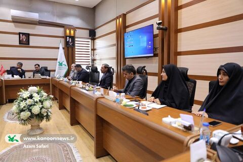 نشست مدیرعامل و مسئولان کانون با مسئولان دفتر دفتر حفظ و نشر آثار رهبر شهید