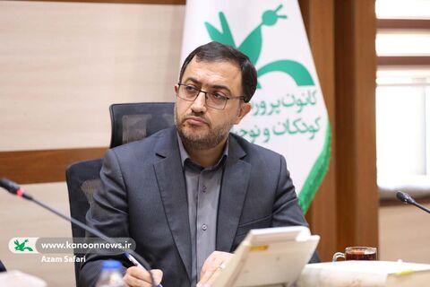 حامد علامتی، مدیرعامل کانون در نشست مدیرعامل و مسئولان کانون با مسئولان دفتر  حفظ و نشر آثار رهبر شهید