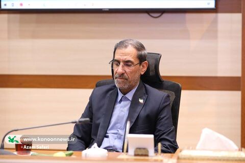 روح الله عباسی نژاد، مدیر دفتر مرکزی حراست در نشست مدیرعامل و مسئولان کانون با مسئولان دفتر  حفظ و نشر آثار رهبر شهید