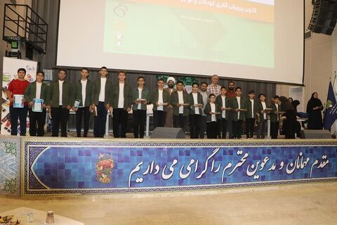 گزارش تصویری گردهمایی اعضای شاخص هنری کانون استان اصفهان؛ تجلیل از درخشش کودکان و نوجوانان در عرصه‌های ملی و بین‌المللی