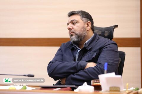 امیر محمدپور معاون توسعه مدیریثت و منابع کانون   در نشست مدیرعامل و مسئولان کانون با مسئولان دفتر  حفظ و نشر آثار رهبر شهید