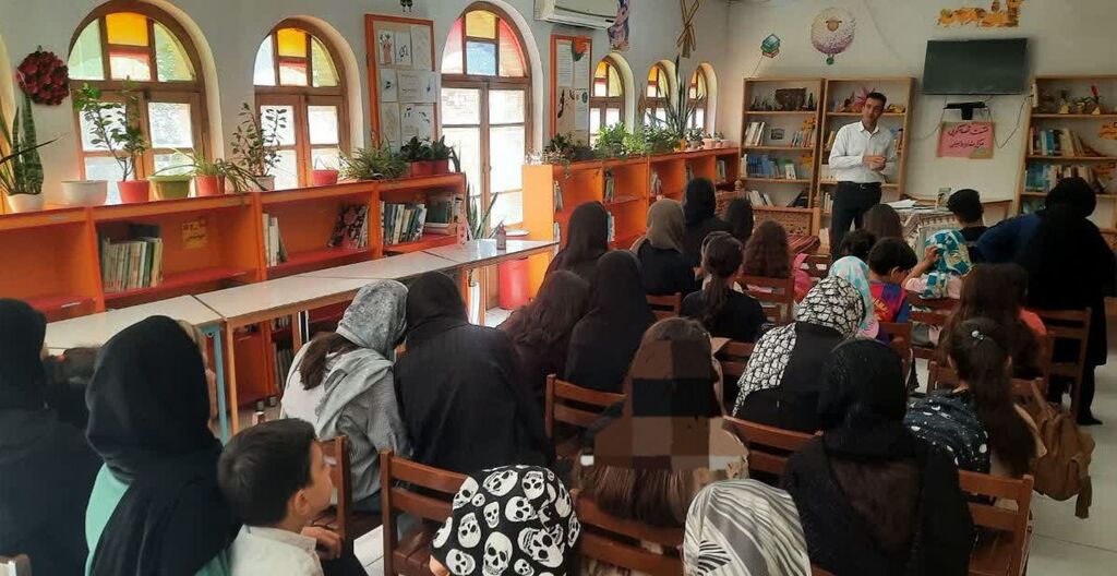 کارگاه تخصصی آموزش قصهگویی در مرکز شماره ۱۰ کانون کرمانشاه برگزار شد
