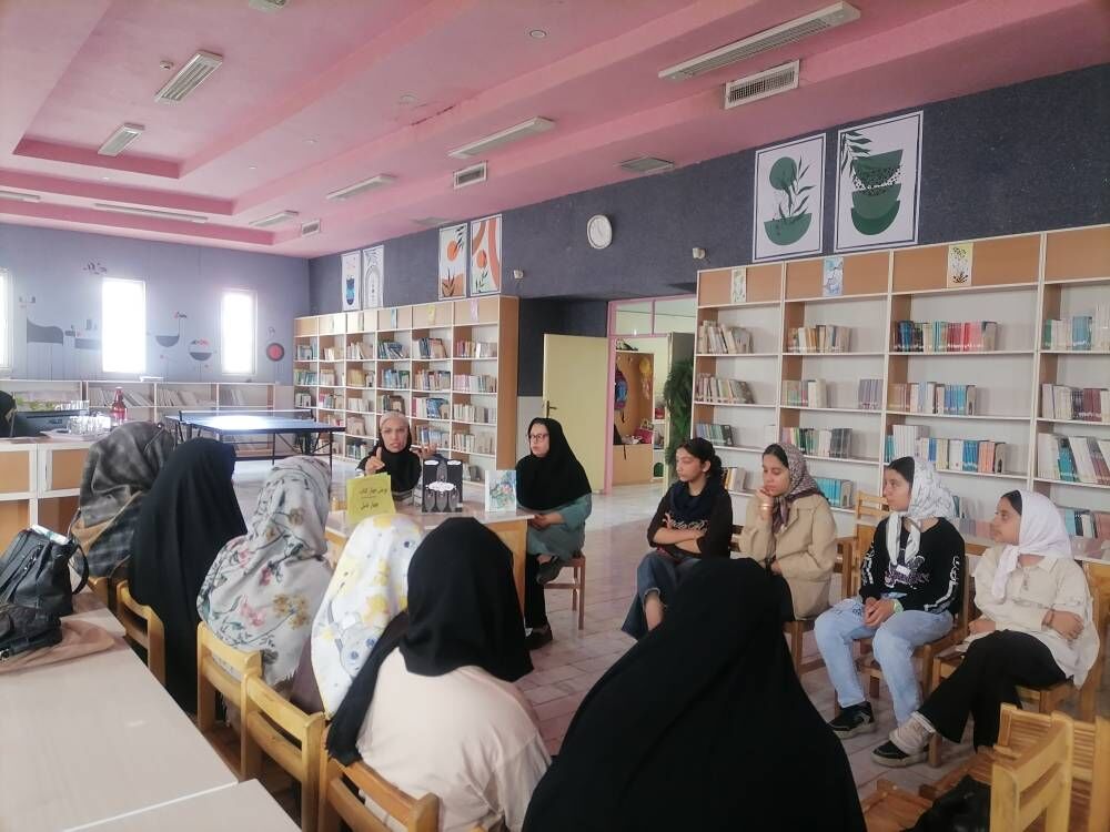 از نگاه وارونه تا خلاقیت با نشست «چهار فصل، چهار کتاب» در مرکز شماره ۲کانون شاهرود