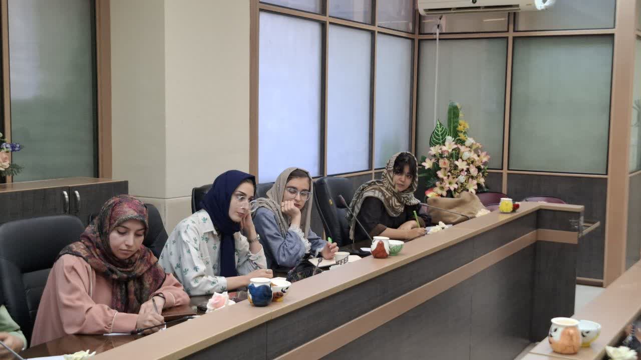 انجمن ادبی آفرینش ارومیه به استقبال روز شعر و ادب فارسی رفت