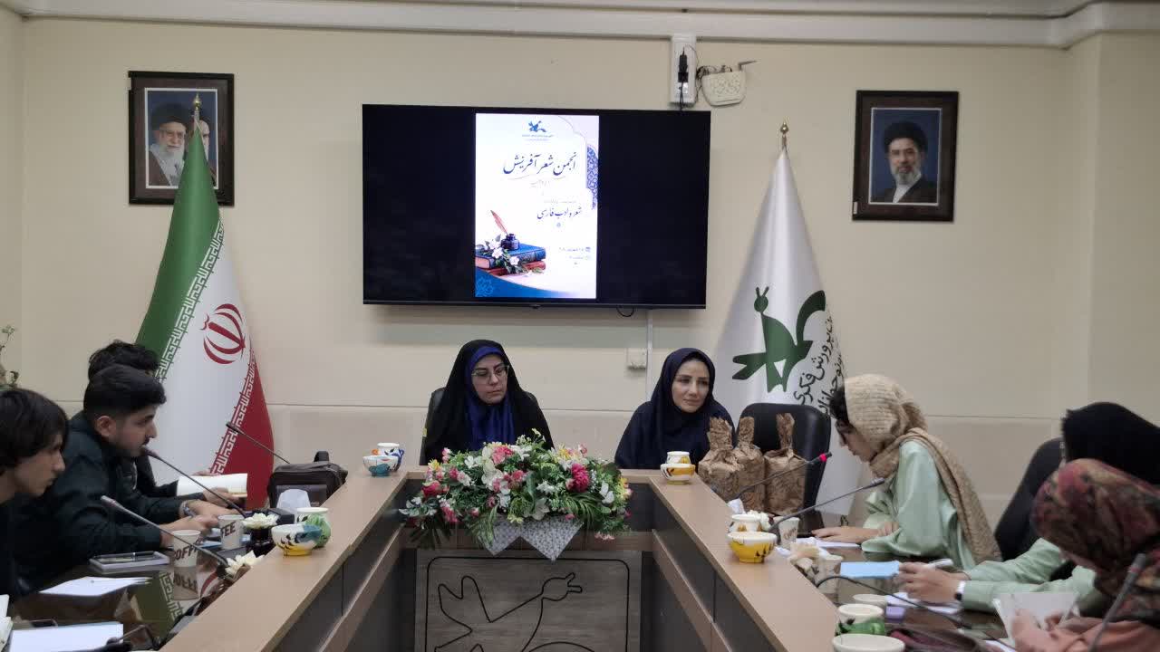 انجمن ادبی آفرینش ارومیه به استقبال روز شعر و ادب فارسی رفت
