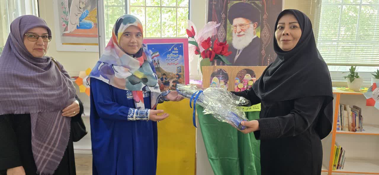 جوایز برگزیدگان «محفل ستاره‌ها» در استان آذربایجان‌غربی به دست صاحبانشان رسید