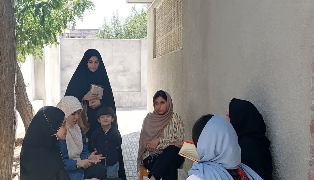 پویش «۴ کتاب، ۴ فصل» در مرکز شماره ۵ کانون کرمانشاه در حال برگزاری است