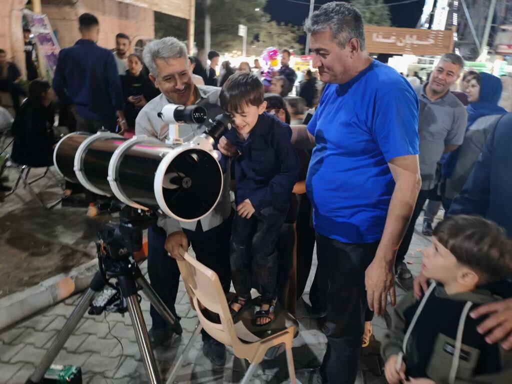نقش آفرینی علمی انجمن نجوم کانون در جشنواره انگور ارومیه نقش آفرینی علمی انجمن نجوم کانون در جشنواره انگور ارومیه
