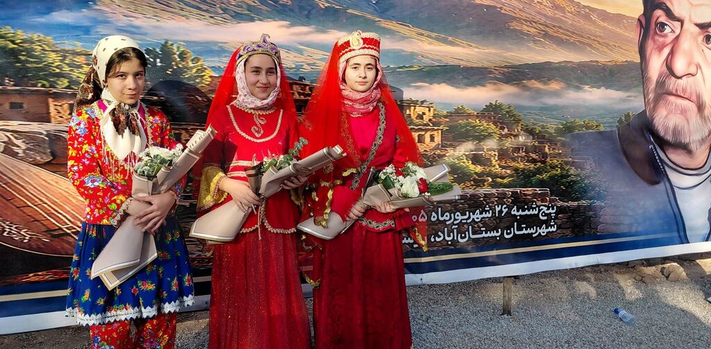 درخشش نوجوانان کانون پرورش فکری در برنامه «یک روز با حیدربابای شهریار» و آیین افتتاح خانه پدری شهریار