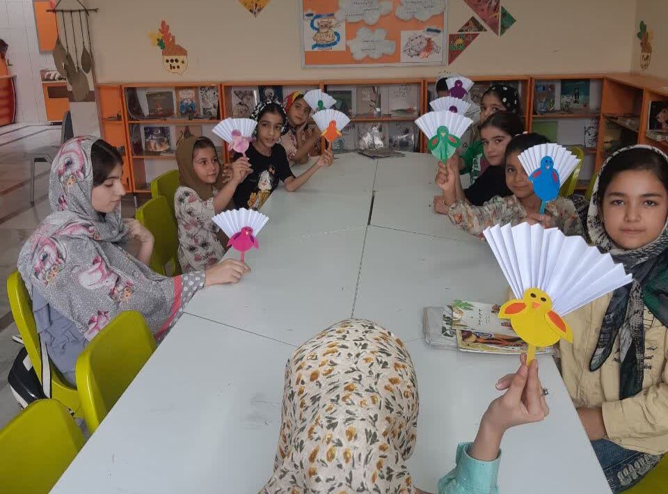 اعضای کانون بیستون با کاردستی، ابزار بازی‌های خلاق خود را می‌سازند