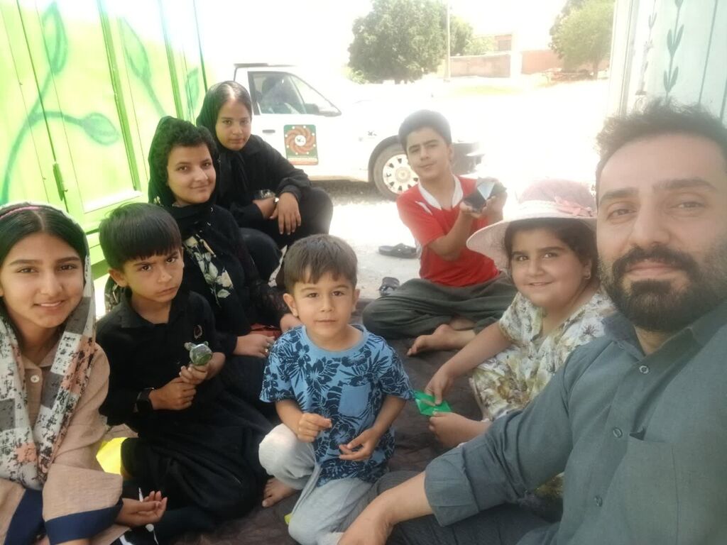 واحد شماره ۱ سیار روستایی کانون کرمانشاه طرح «بازیکا» را به مناطق کم‌برخوردار برد