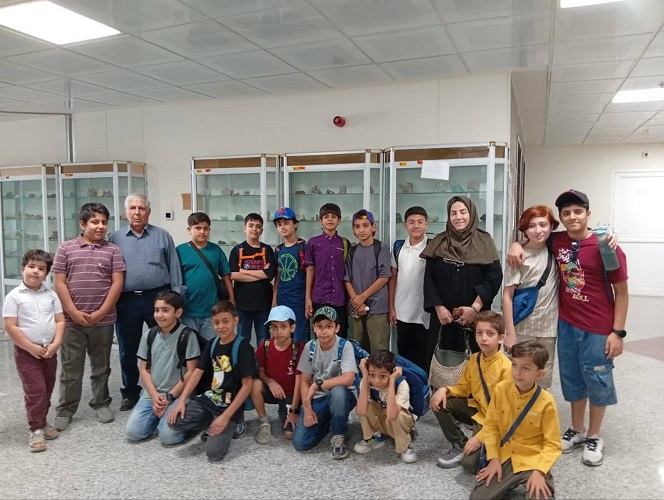 از راز سنگها و فسیلها تا تماشای خورشید؛ سفر علمی کودکان و نوجوانان کانون اصفهان از اعماق زمین تا پهنه کهکشان