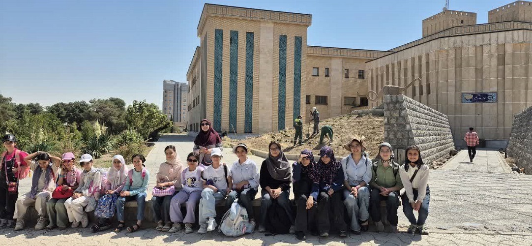 از راز سنگ‌ها و فسیل‌ها تا تماشای خورشید؛ سفر علمی کودکان و نوجوانان کانون اصفهان از اعماق زمین تا پهنه کهکشان