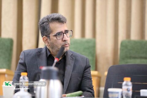 مجتبی دانشور، سرپرست روابط عمومی و امور بینالملل کانون  در سومین نشست شورای سیاست‌گذاری برنامه‌های هفته ملی کودک
