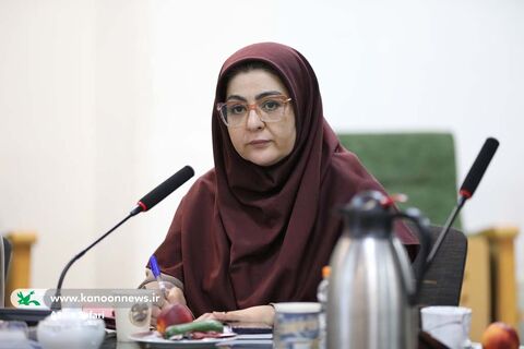 مریم اسلامی، معاون آفرینشهای ادبی کانون  در سومین نشست شورای سیاست‌گذاری برنامه‌های هفته ملی کودک