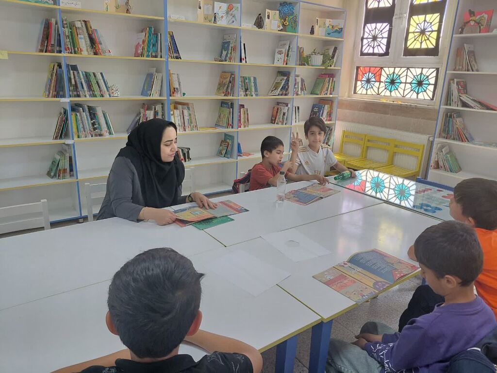 مرکز شماره ۱۰ مشهد با برنامه‌های فرهنگی، هنری و ادبی به استقبال هفته دفاع مقدس رفت