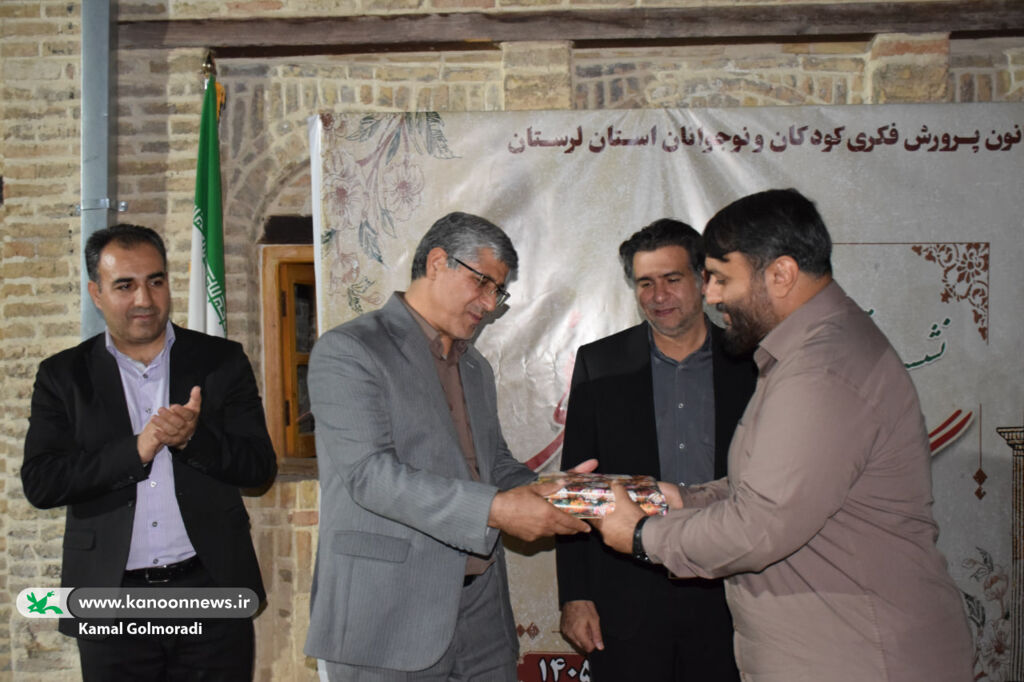ادبیات تنها یک هنر نیست، بلکه ستون هویت ملی است