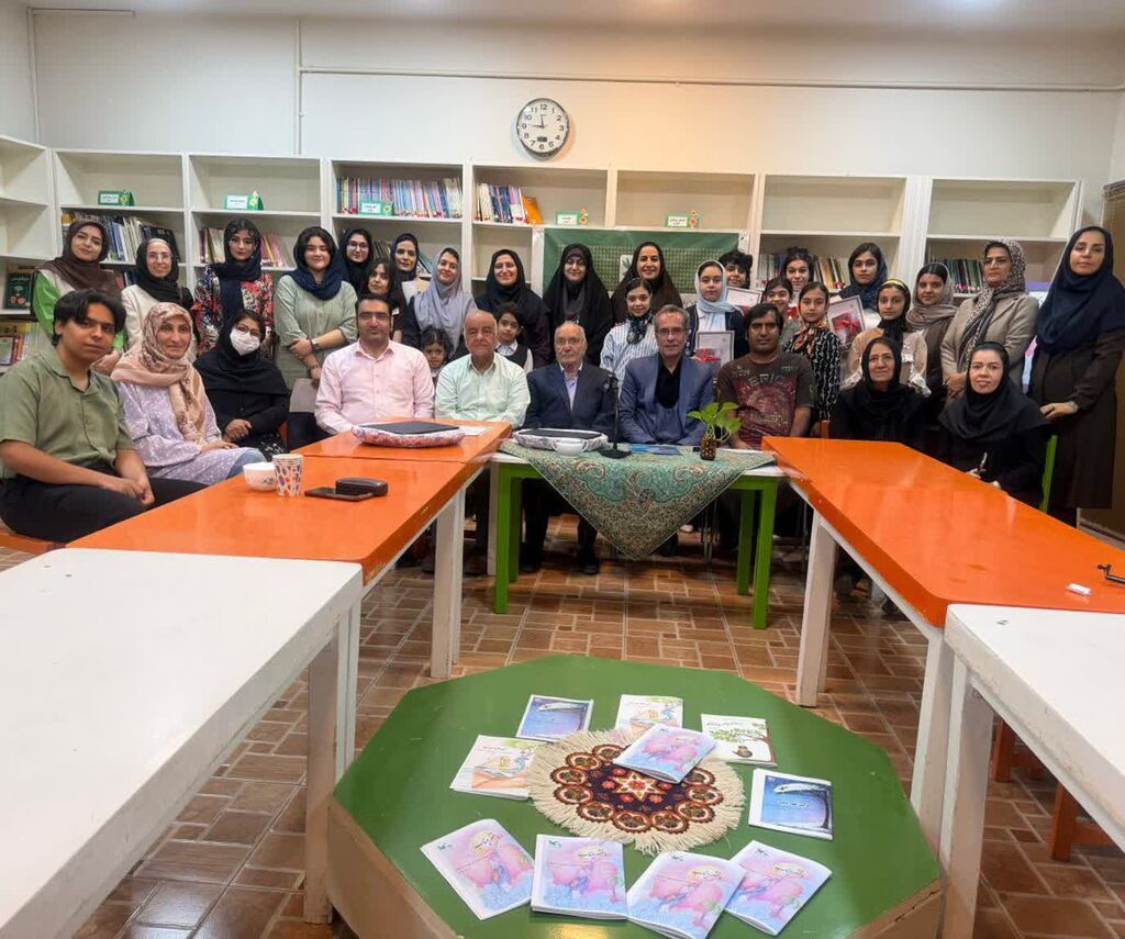 رونمایی از پنجمین دفتر شعر انجمن ادبی کیانوش مرکز تربت حیدریه
