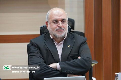 فرهاد فلاح، معاون فرهنگی کانون  در شصت و ششمین نشست شورای نطارت بر اسباب بازی
