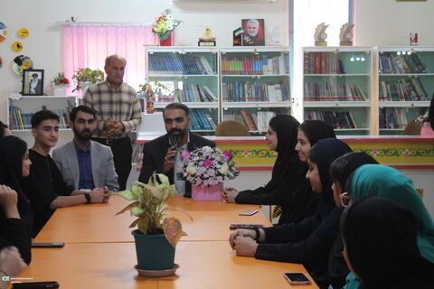نشست مدیرکل کانون خوزستان با شورای نوجوان کانون باغملک