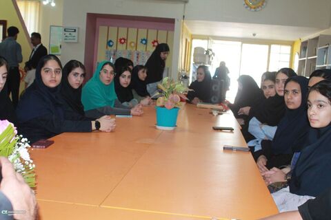 نشست مدیرکل کانون خوزستان با شورای نوجوان کانون باغملک