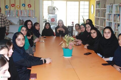 نشست مدیرکل کانون خوزستان با شورای نوجوان کانون باغملک