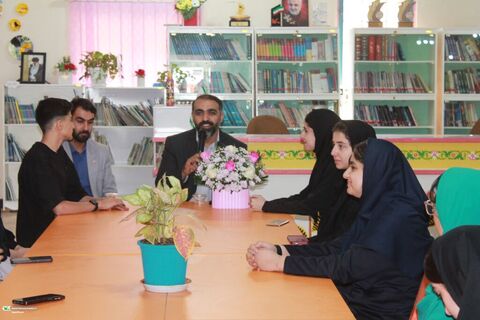 نشست مدیرکل کانون خوزستان با شورای نوجوان کانون باغملک