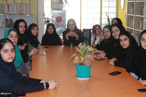 نشست مدیرکل کانون خوزستان با شورای نوجوان کانون باغملک