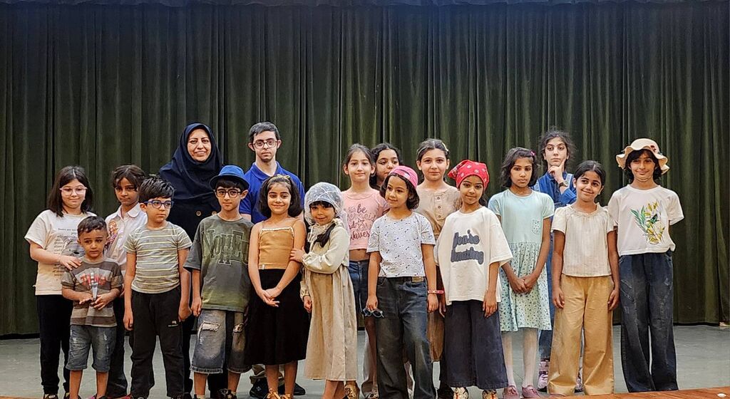 نمایشنامه‌خوانی «گنجشکک اشی‌مشی» و اجرای نمایش «دختر شیرفروش» در مرکز ۳۰
