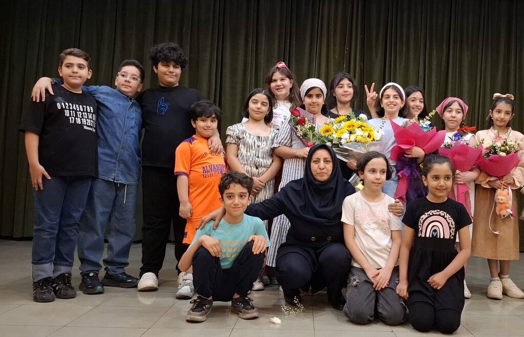نمایشنامه‌خوانی «گنجشکک اشی‌مشی» و اجرای نمایش «دختر شیرفروش» در مرکز ۳۰