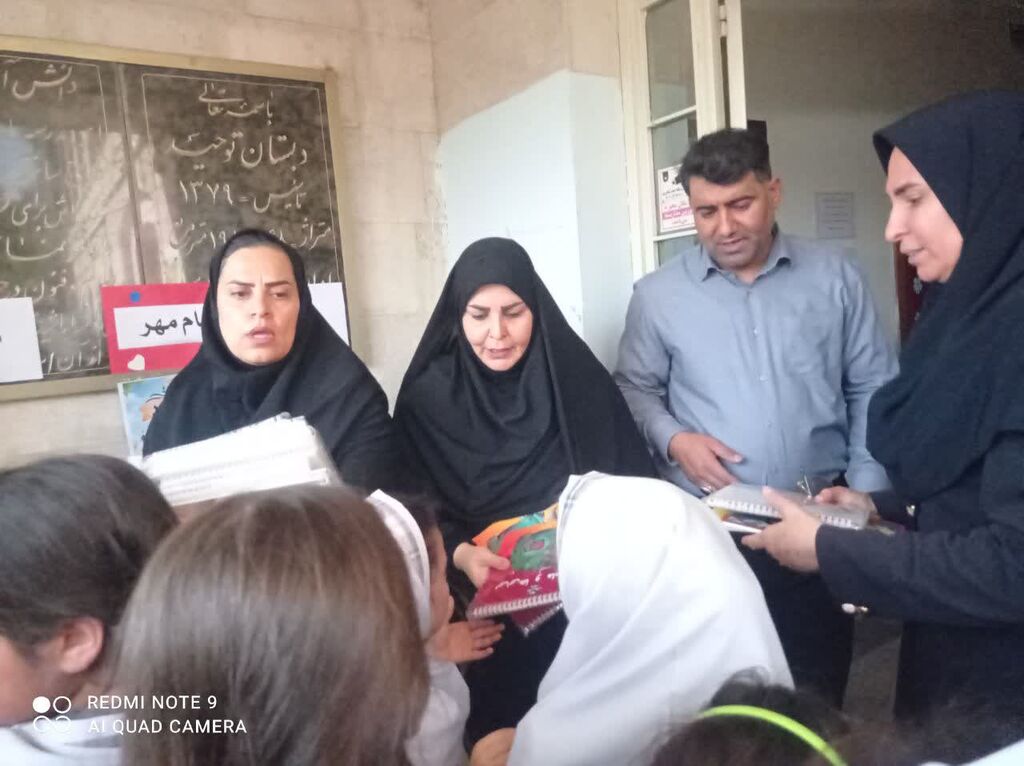 ویژه برنامه «آیین مهر» کانون پرورش فکری در دبستان توحید شهر ایلام
