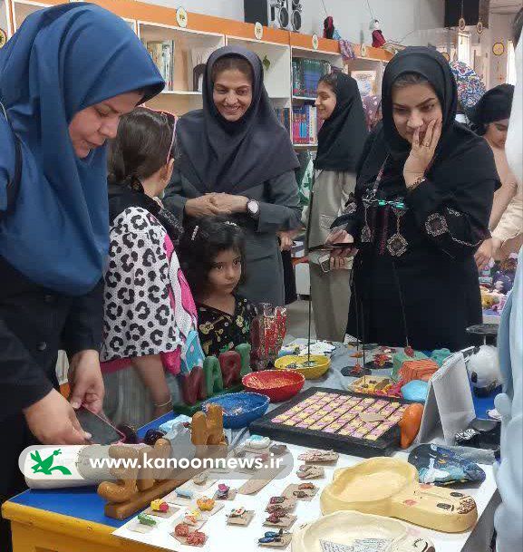 نمایشگاه دست‌سازه‌های تابستانه اعضای کانون شماره۵ شهر اراک افتتاح شد