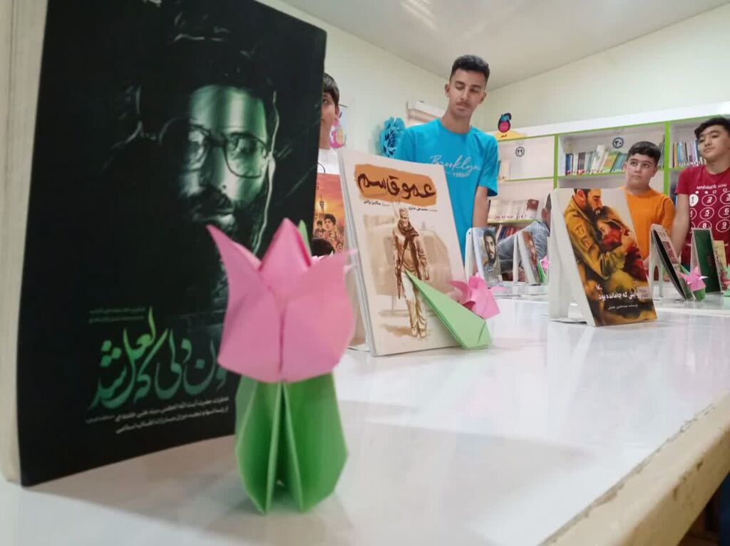 پرواز در مسیر آسمان، از رویای پهپاد تا سنگر کتاب در کانون نقده