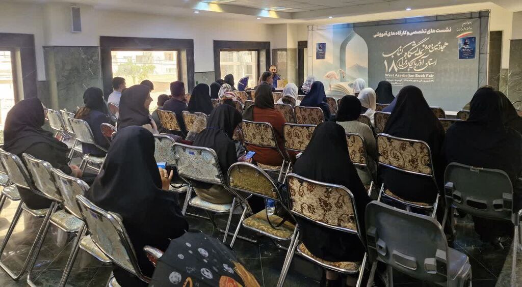 جلوه‌گری قصه‌گویی کانون در هجدهمین نمایشگاه کتاب آذربایجان غربی