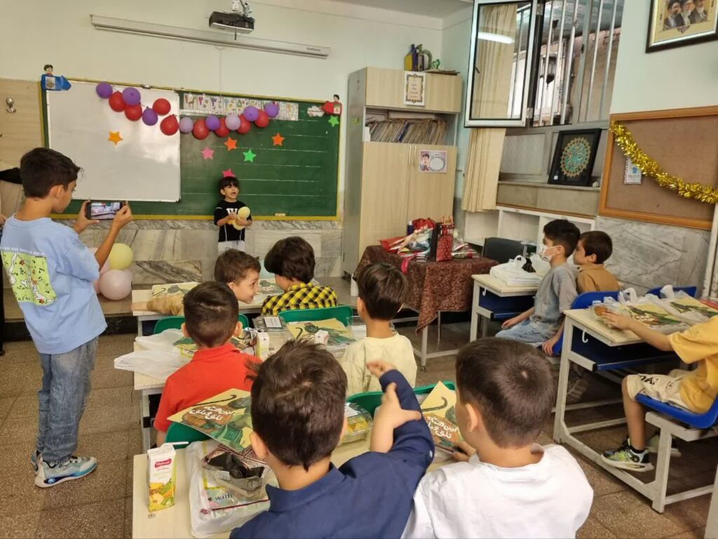 مربیان مرکز شماره ۴ کانون کرمانشاه، روزی بهیادماندنی برای کلاس اولیها رقم زدند