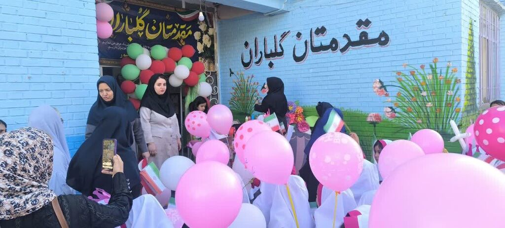 مربیان مرکز شماره ۳ کانون کرمانشاه در جشن شکوفه‌ها حضور یافتند