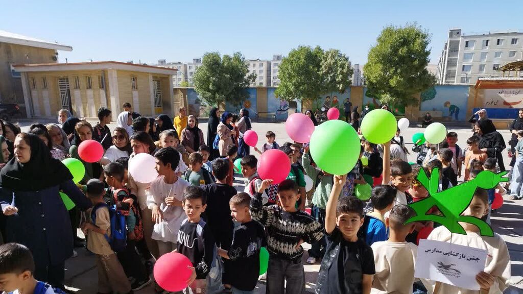 جشن شکوفه‌ها با همکاری مرکز شماره ۱۳ کانون کرمانشاه برگزار شد