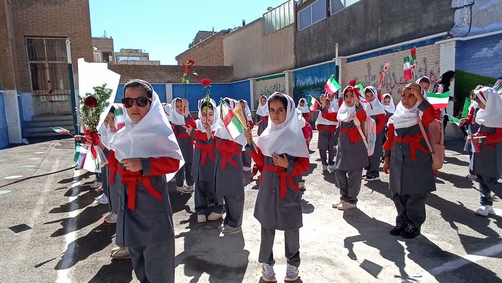جشن شکوفه‌ها با همکاری مرکز شماره ۱ کانون اسلام‌آباد غرب اجرا شد