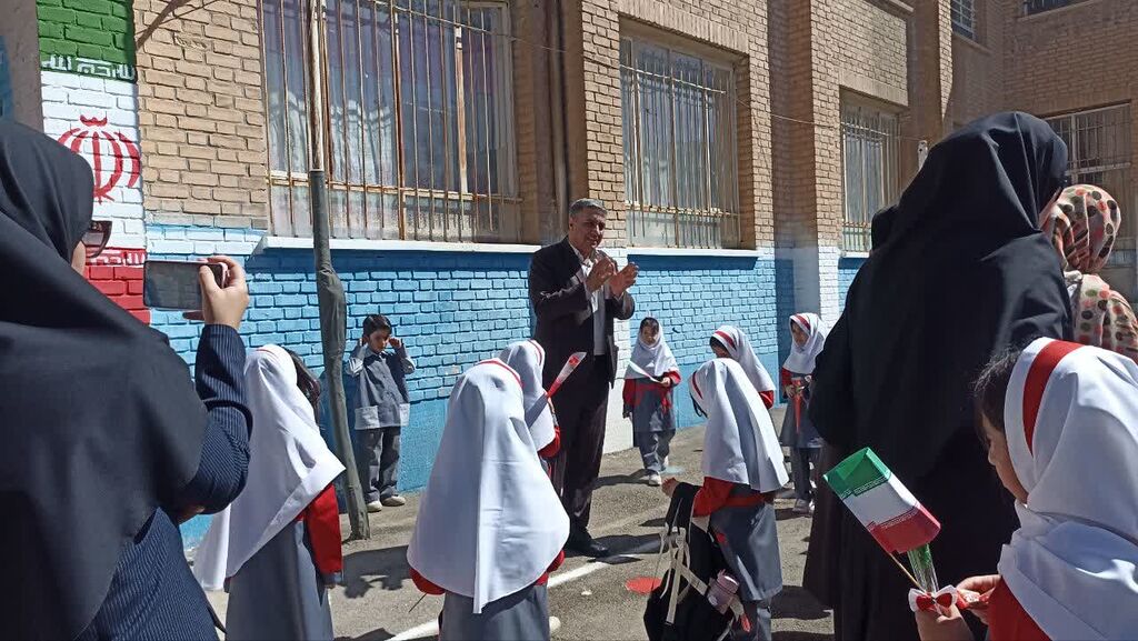 جشن شکوفهها با همکاری مرکز شماره ۱ کانون اسلامآباد غرب اجرا شد