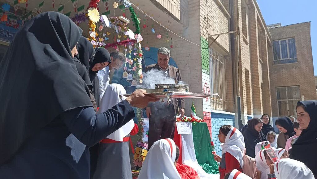 جشن شکوفه‌ها با همکاری مرکز شماره ۱ کانون اسلام‌آباد غرب اجرا شد