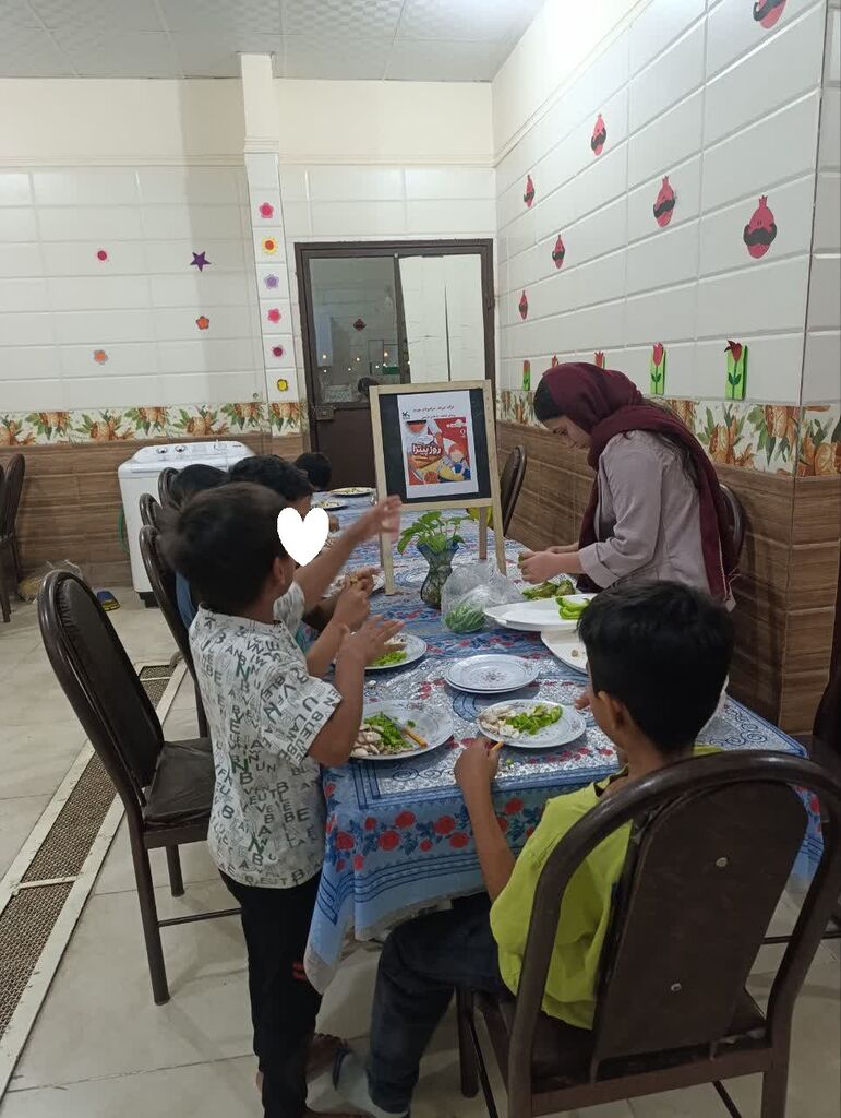 پختِ مهربانی با طعم «پیتزا» در خانه اشتیاق حاجی آباد/ روایت یک روز خاطره‌انگیز برای کودکان