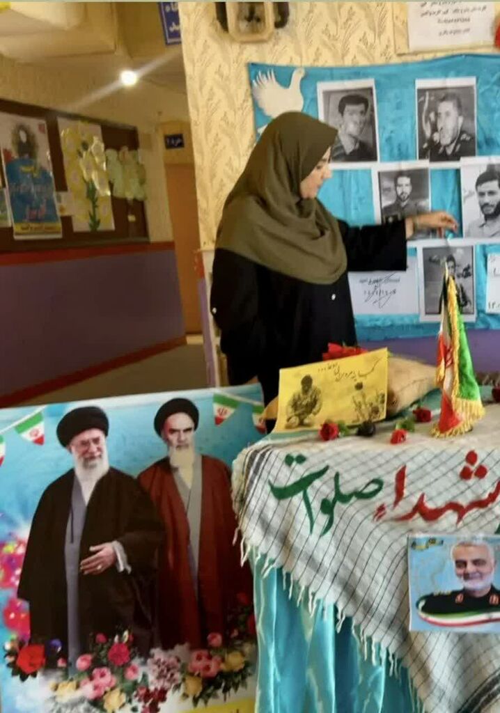 مربی مرکز شماره ۲ کانون اسلامآباد غرب در جشن شکوفهها به معرفی هفته دفاع مقدس پرداخت
