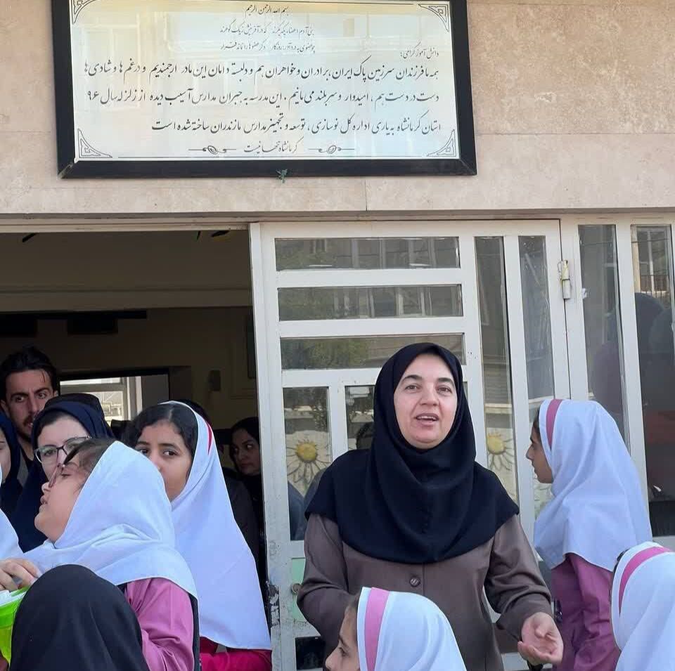 کانون ثلاث باباجانی با جشن آغاز سال تحصیلی مدرسه مولوی تازهآباد را همراهی کرد