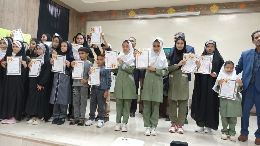 تجلیل از برگزیدگان مسابقات «بوی عطر خدا» در مرکز شماره ۱ کانون اسلام‌آباد غرب