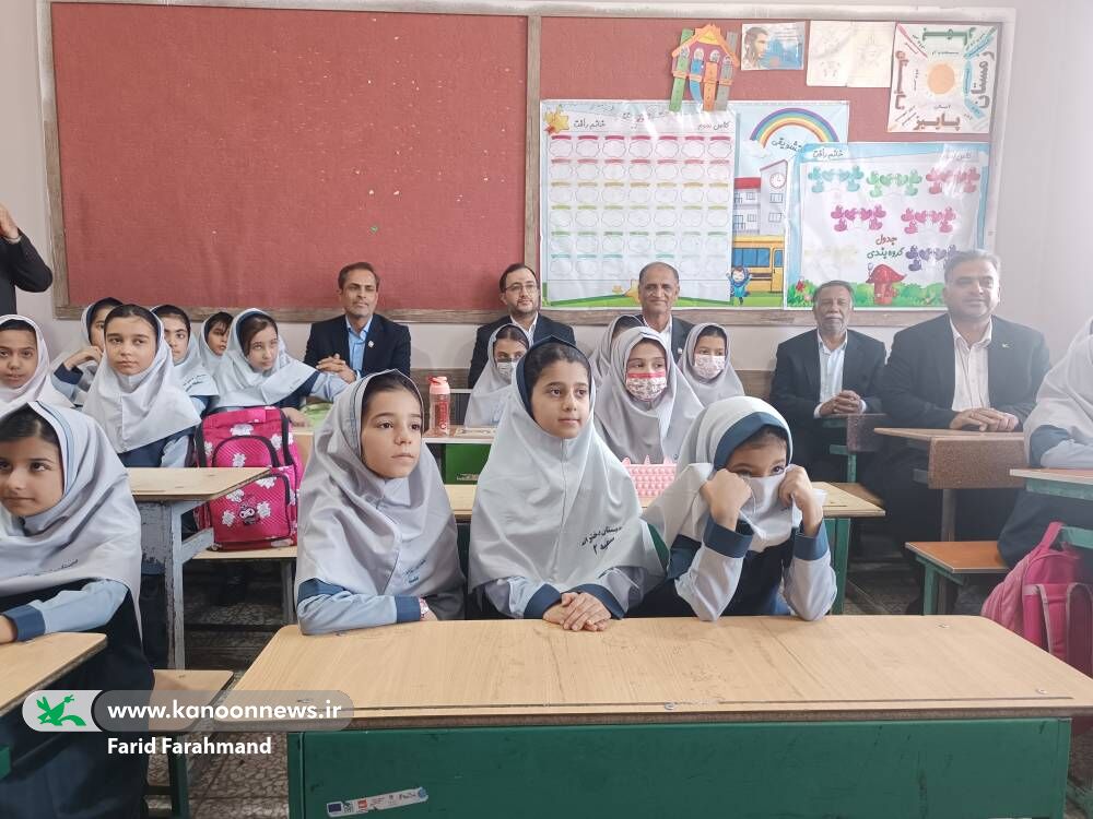 حامد علامتی در جمع اعضای مرکز فرهنگی‌هنری میرجاوه(سیستان و بلوچستان) از کتاب‌ها و علاقه‌مندی‌هایشان پرسید