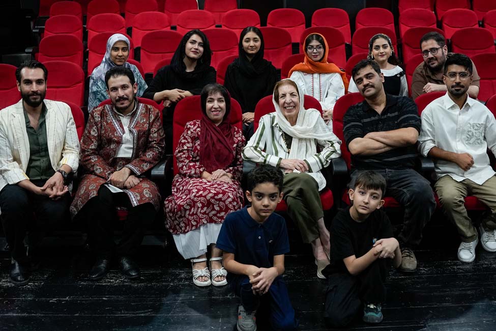 حضور اسطوره‌شناسان، پژوهش‌گران  و نویسندگان در  اجرای نمایش «بستور سپهسالار کوچک»