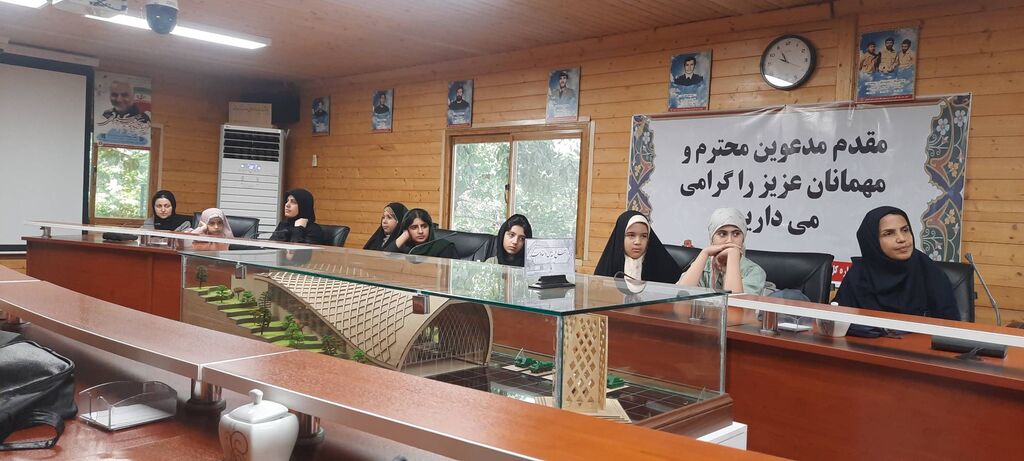 «مهمانی لاله‌ها» در نشست انجمن شاعران نوجوان در تپه نورالشهدای گرگان